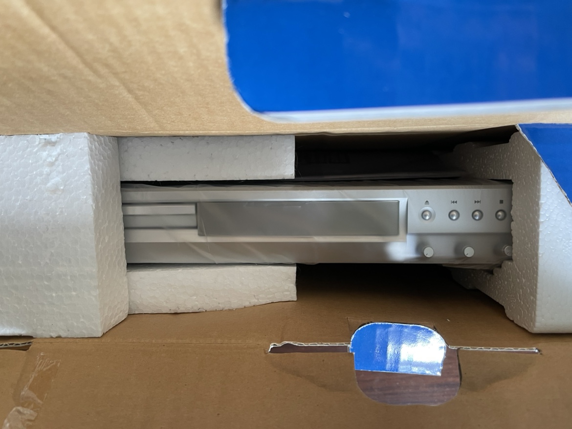 Magnasonic region 1 DVD/VCD/CD/ MP3 player with remote control image indicator(5)