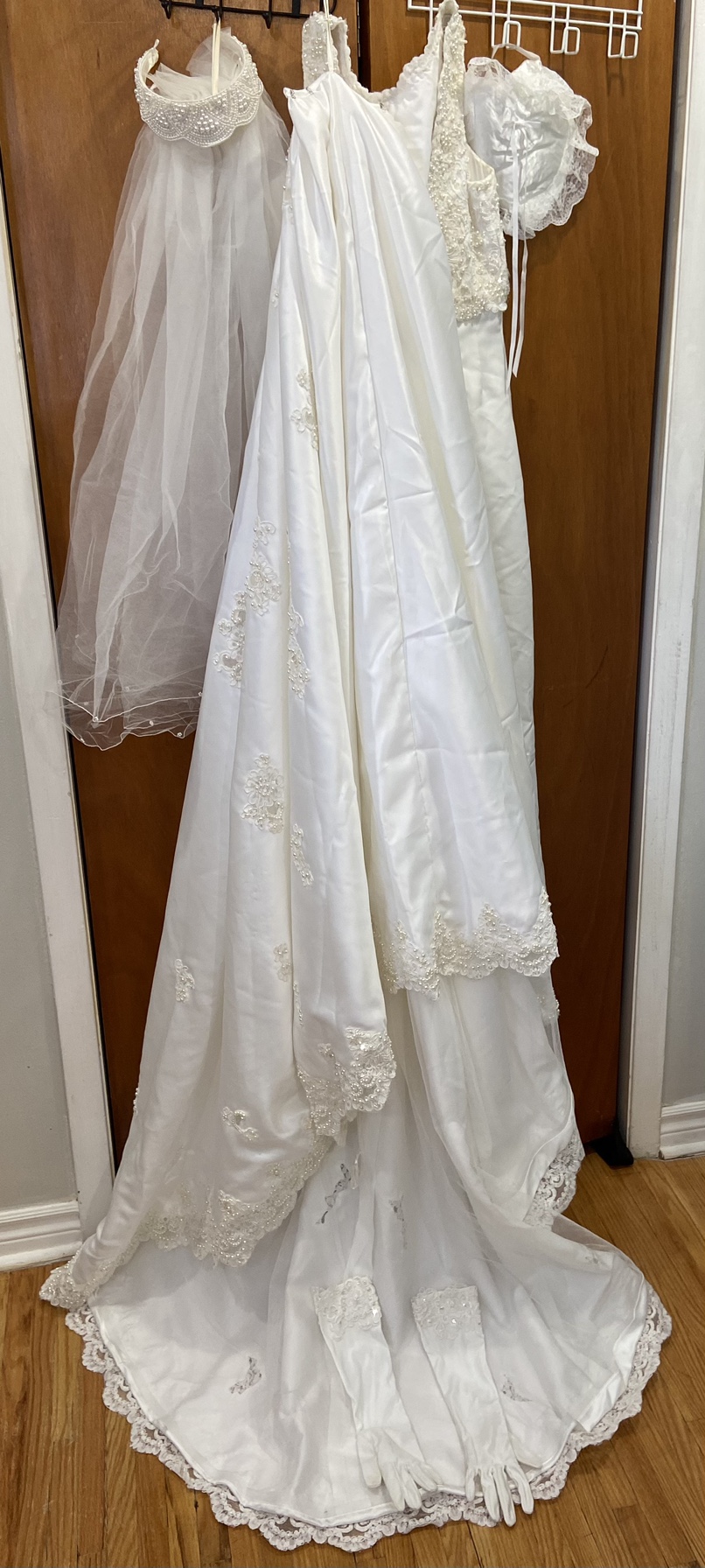 Branded Wedding Dress - MoriLee - size10 image indicator(4)