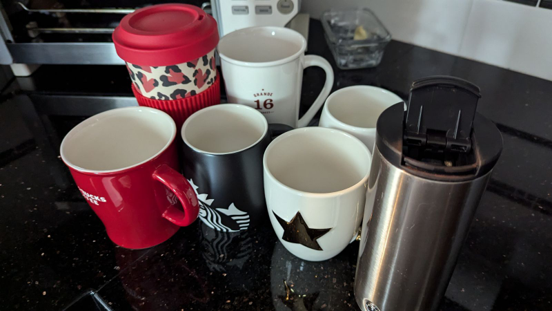 4 Starbucks mugs and 2 travelling cups - photo 4