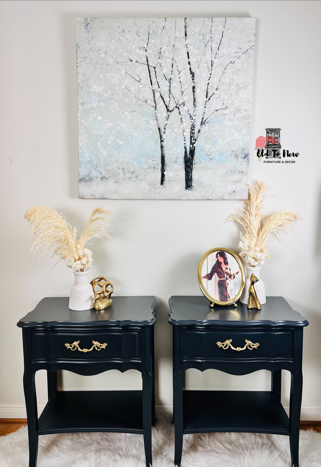 Elegant Pair of French Provincial Charcoal End Tables - photo 4
