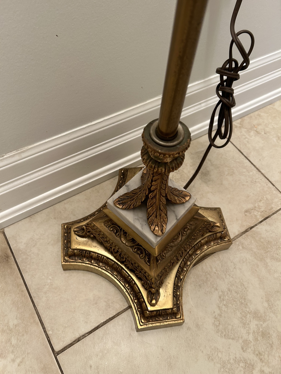 Vintage Antique Vianne Lamp Made in France Beautiful image indicator(4)