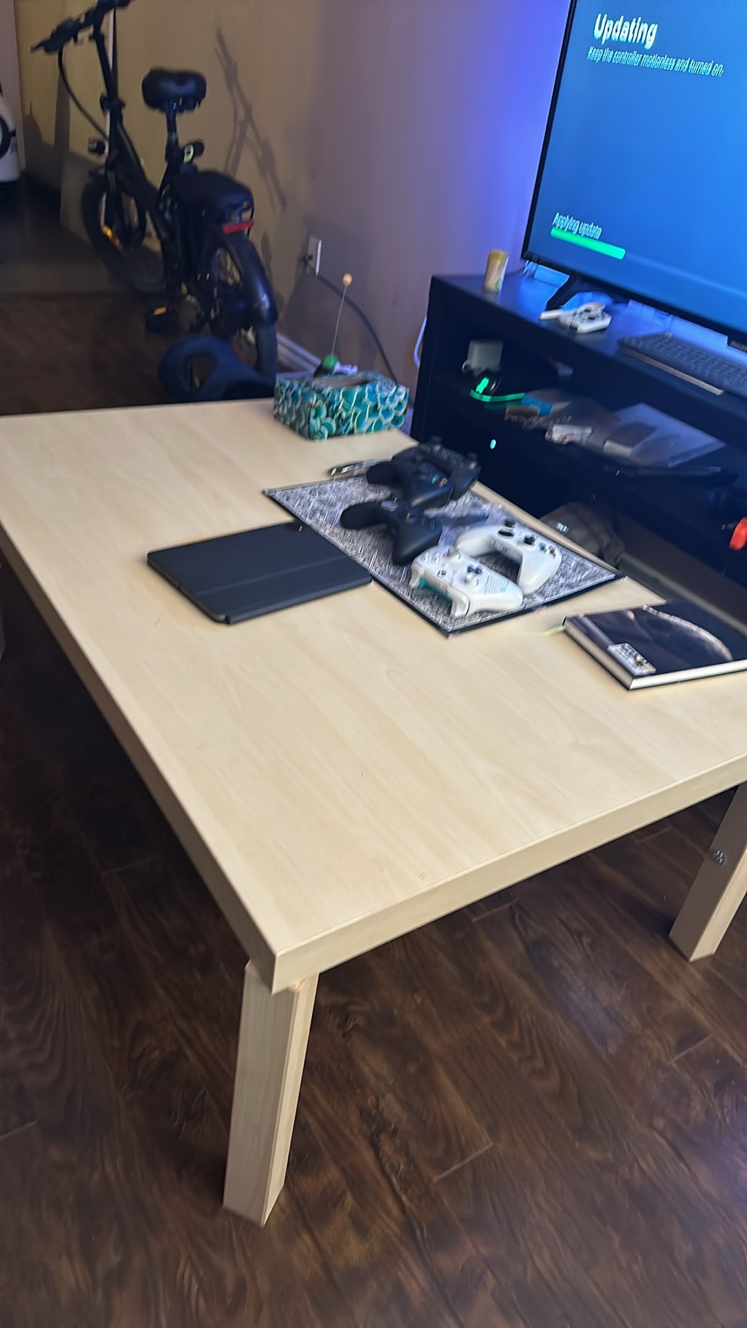 Dining table Set (includes 4 chairs) - Moving out Sale - photo 3