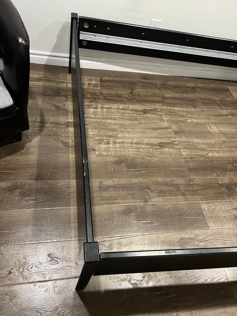 Solid wood bed frame Queen size - photo 4