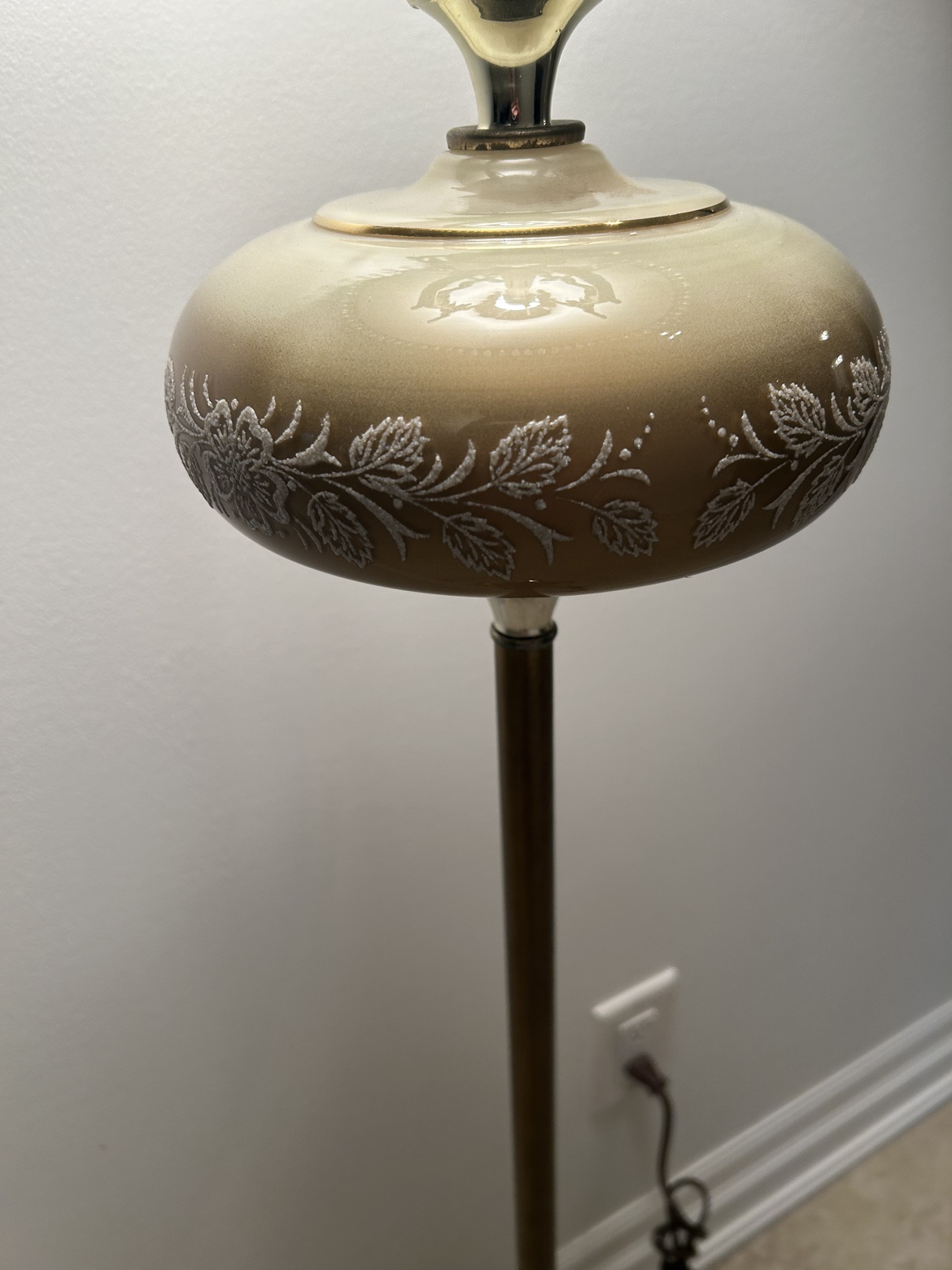 Vintage Antique Vianne Lamp Made in France Beautiful image indicator(3)