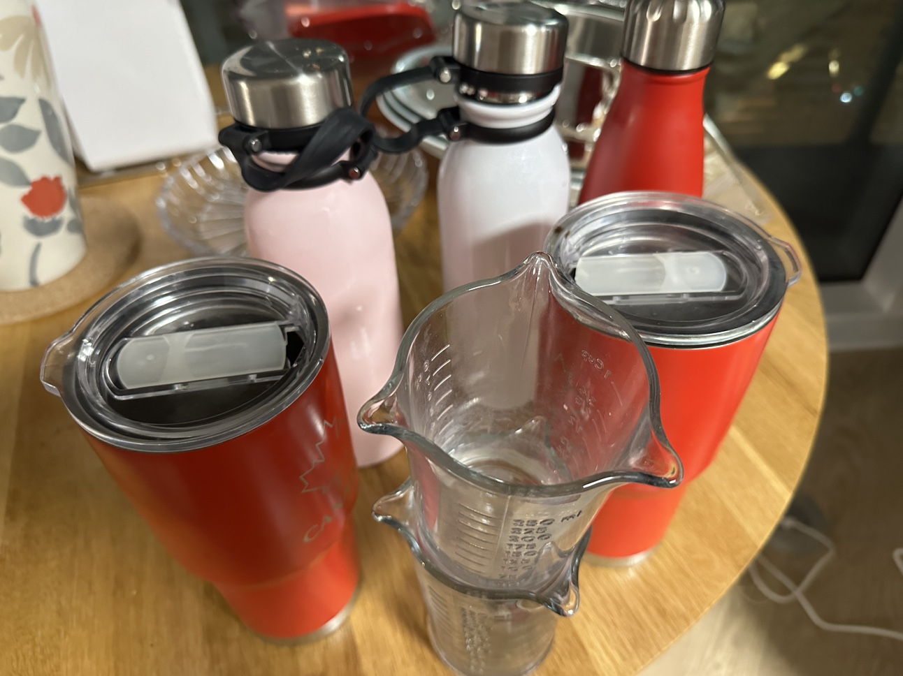 Water bottles, mugs and and measuring cups all for 10 - photo 2