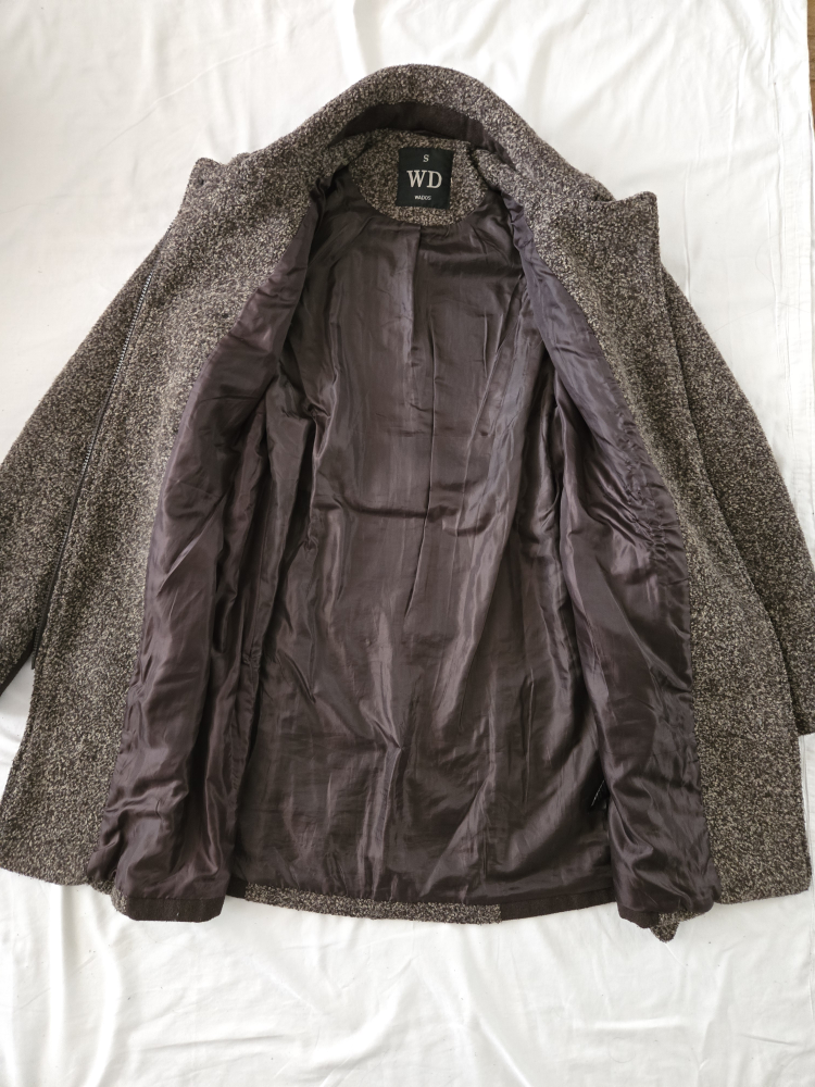 Woman's Coat - photo 3