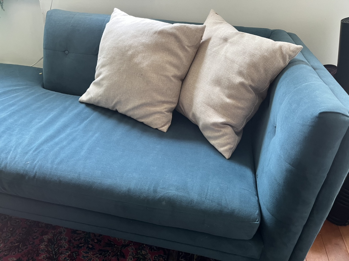 Blue velvet couch - photo 3