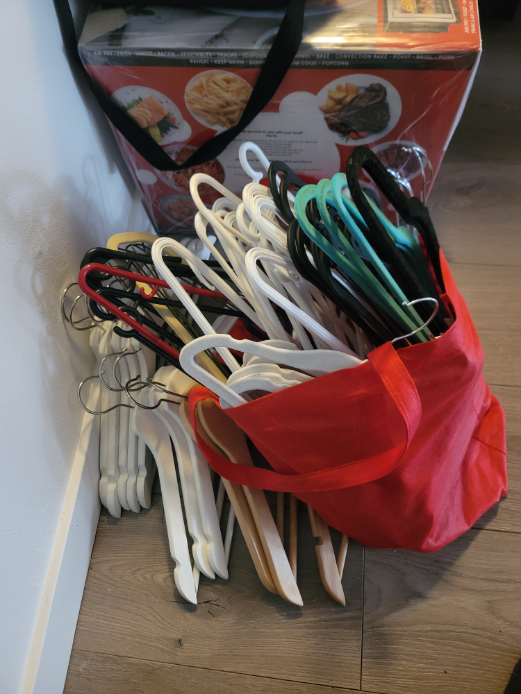 Assortment of hangers (70+)