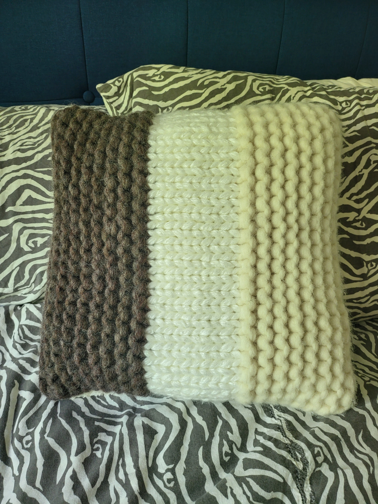 decorative pillow ⚽️ image indicator(2)