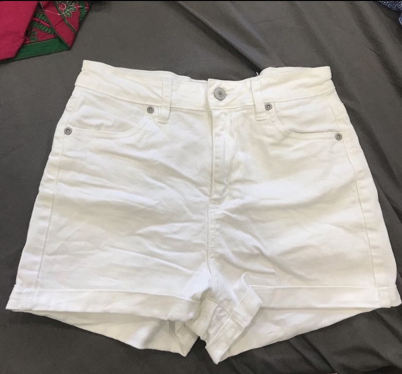 White jean shorts image indicator(3)