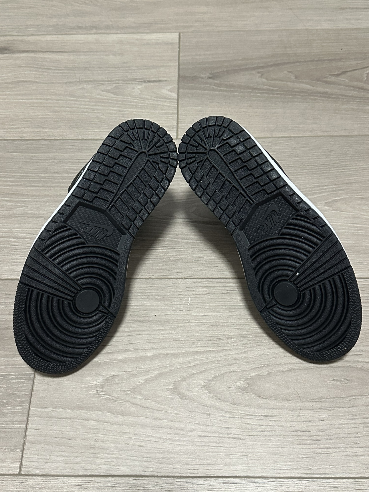 Jordan 1 Low SE Black Metallic Silver - photo 3