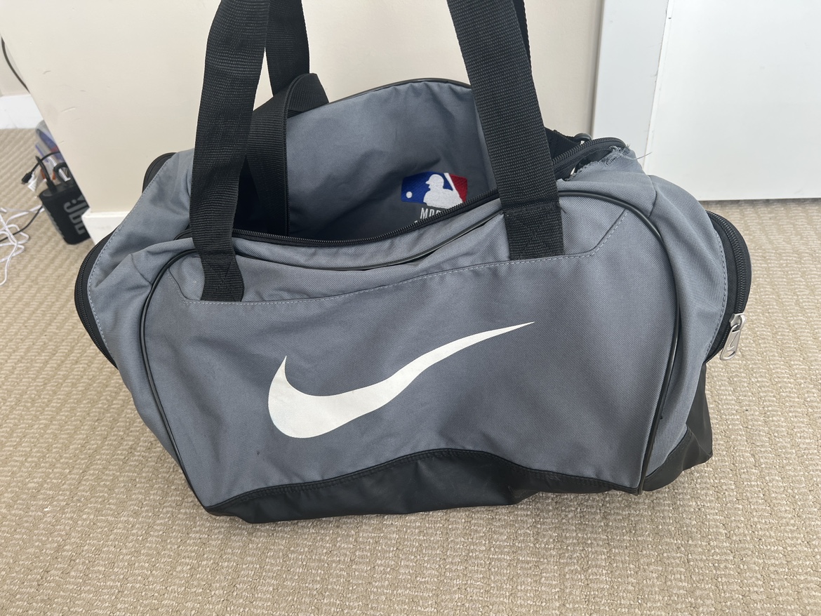 FREE NIKE gym bag thumbnail