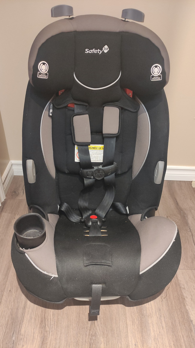 Safety 1stGrow and Go Sport 3-in-1 Convertible Car Seat thumbnail
