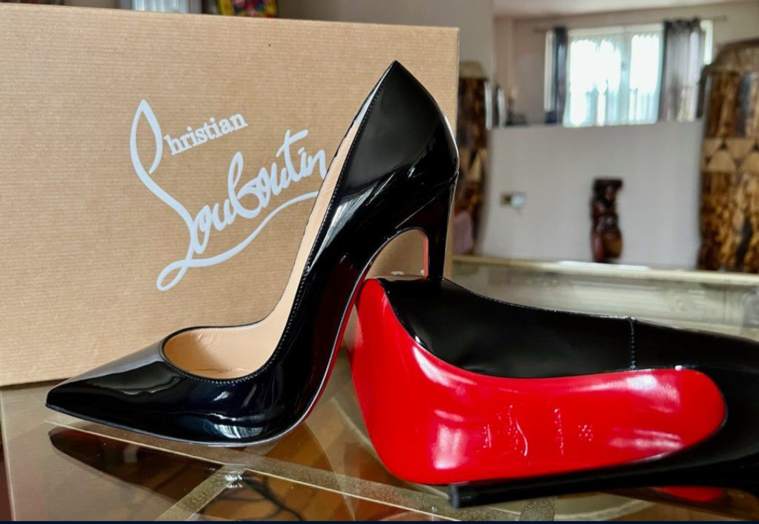 Christian Louboutin Redbottoms image indicator(2)