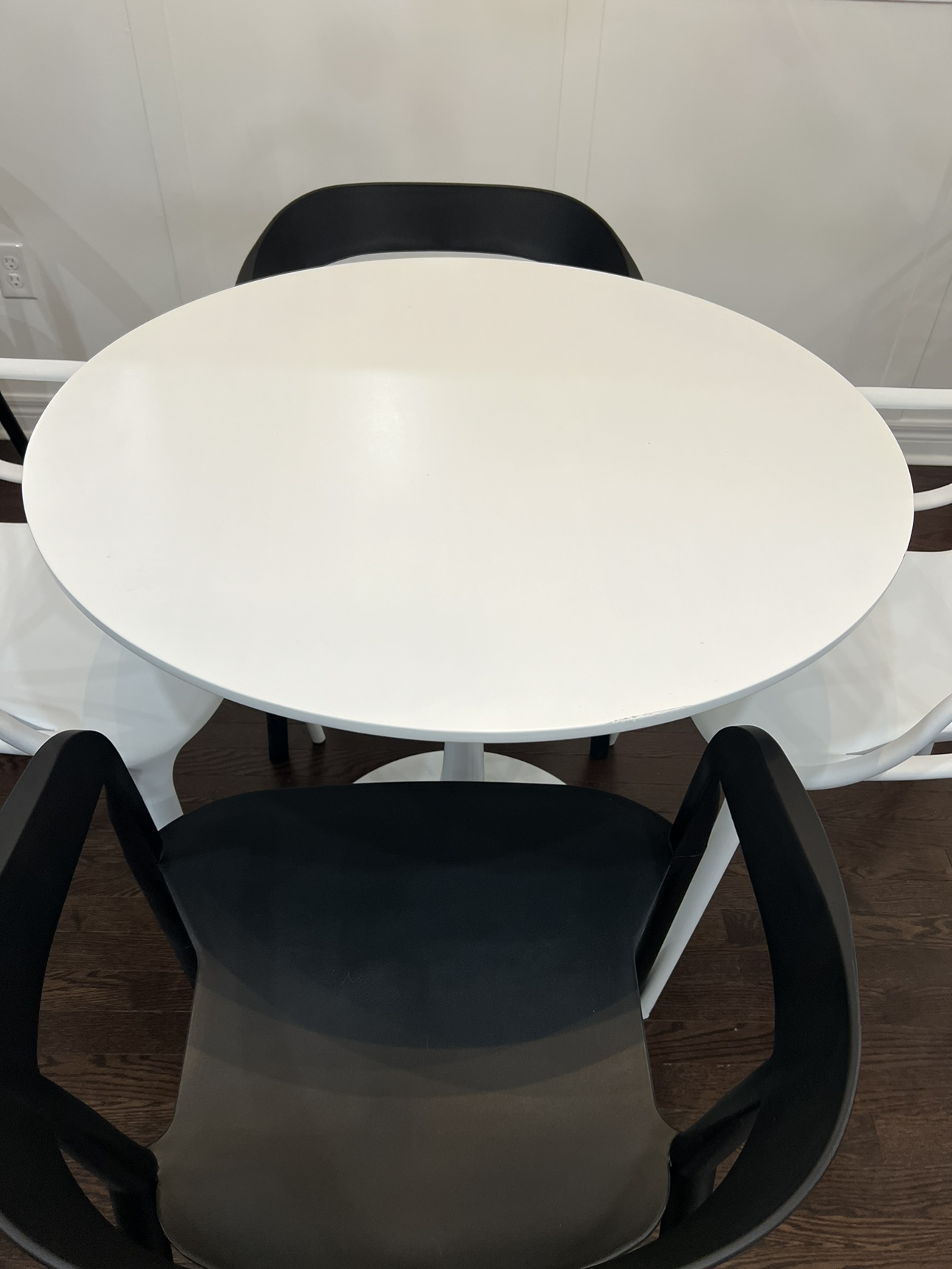 Round dinning table for 4 - photo 2