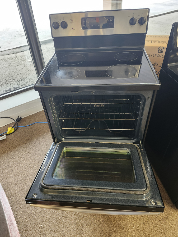 Used GE glass top electric range  in good condition - photo 2