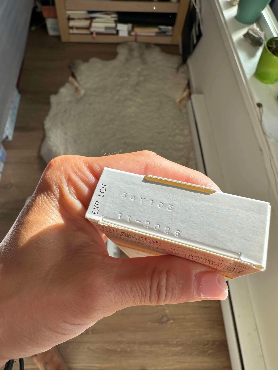 Sunscreen la Roche image indicator(2)