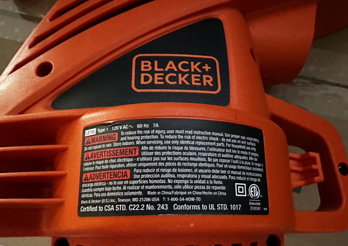 Black and Decker Leaf Blower - photo 2