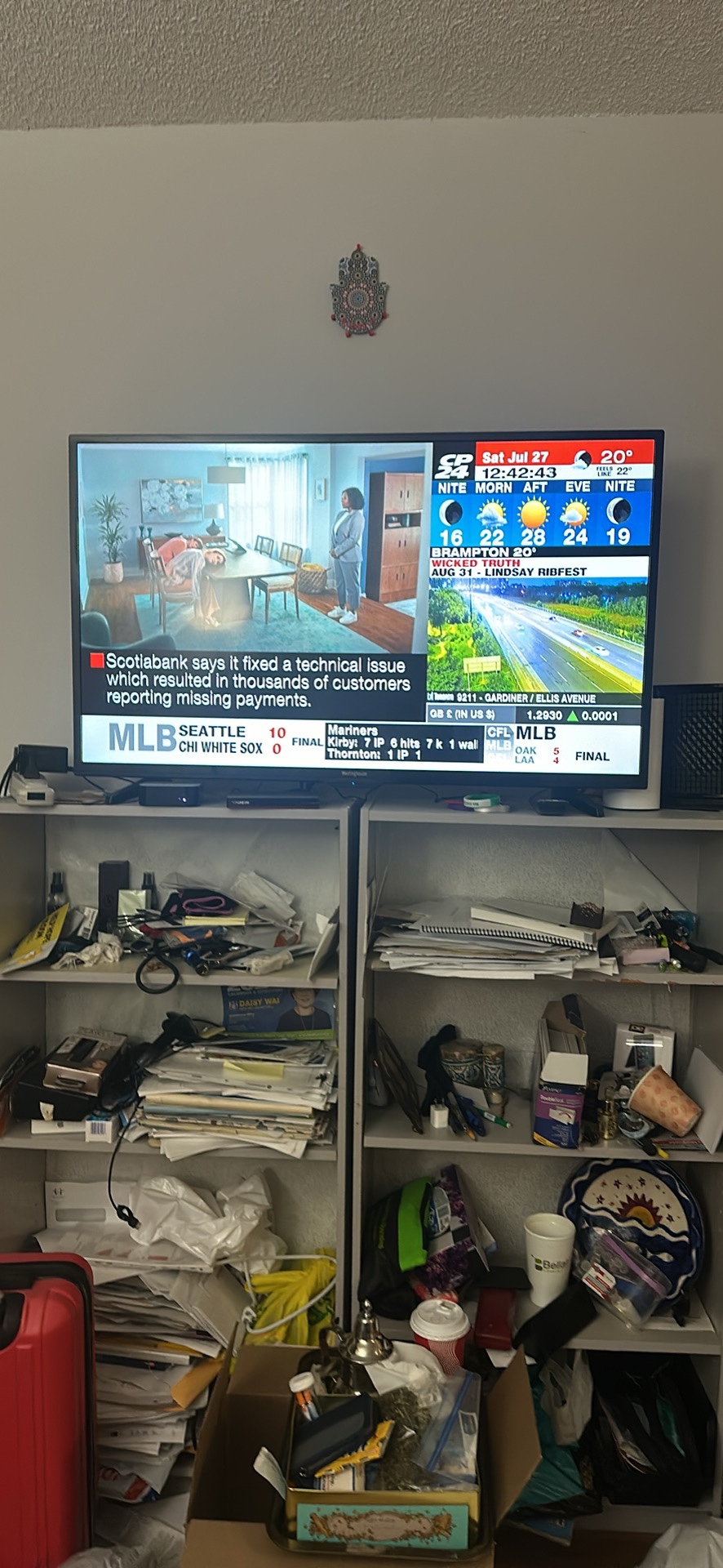 Tv 40” with 2 stands thumbnail