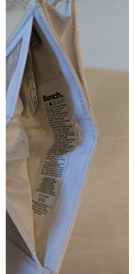 Bench White Trifold Wallet image indicator(3)