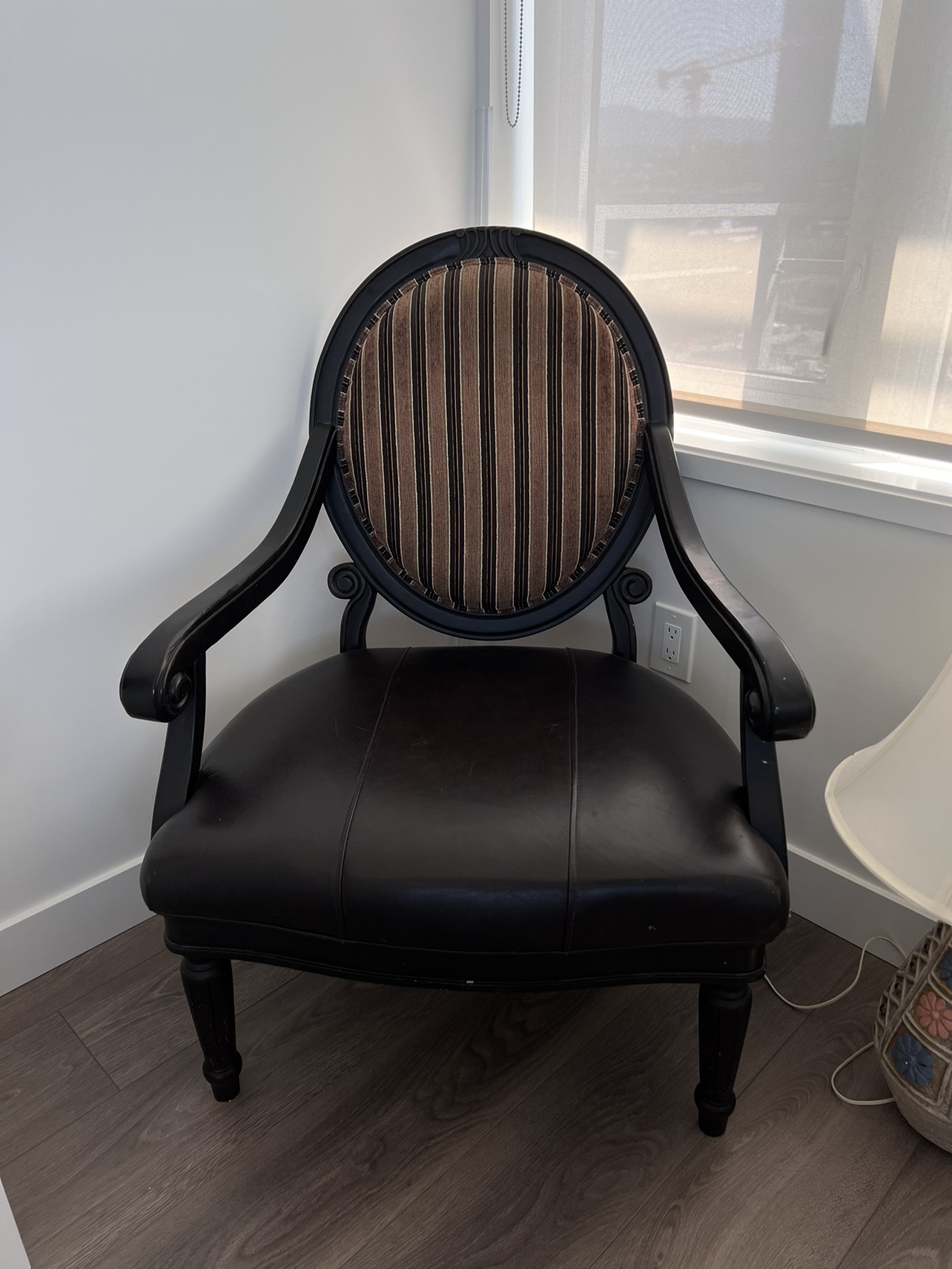 Armchair and lamp set
