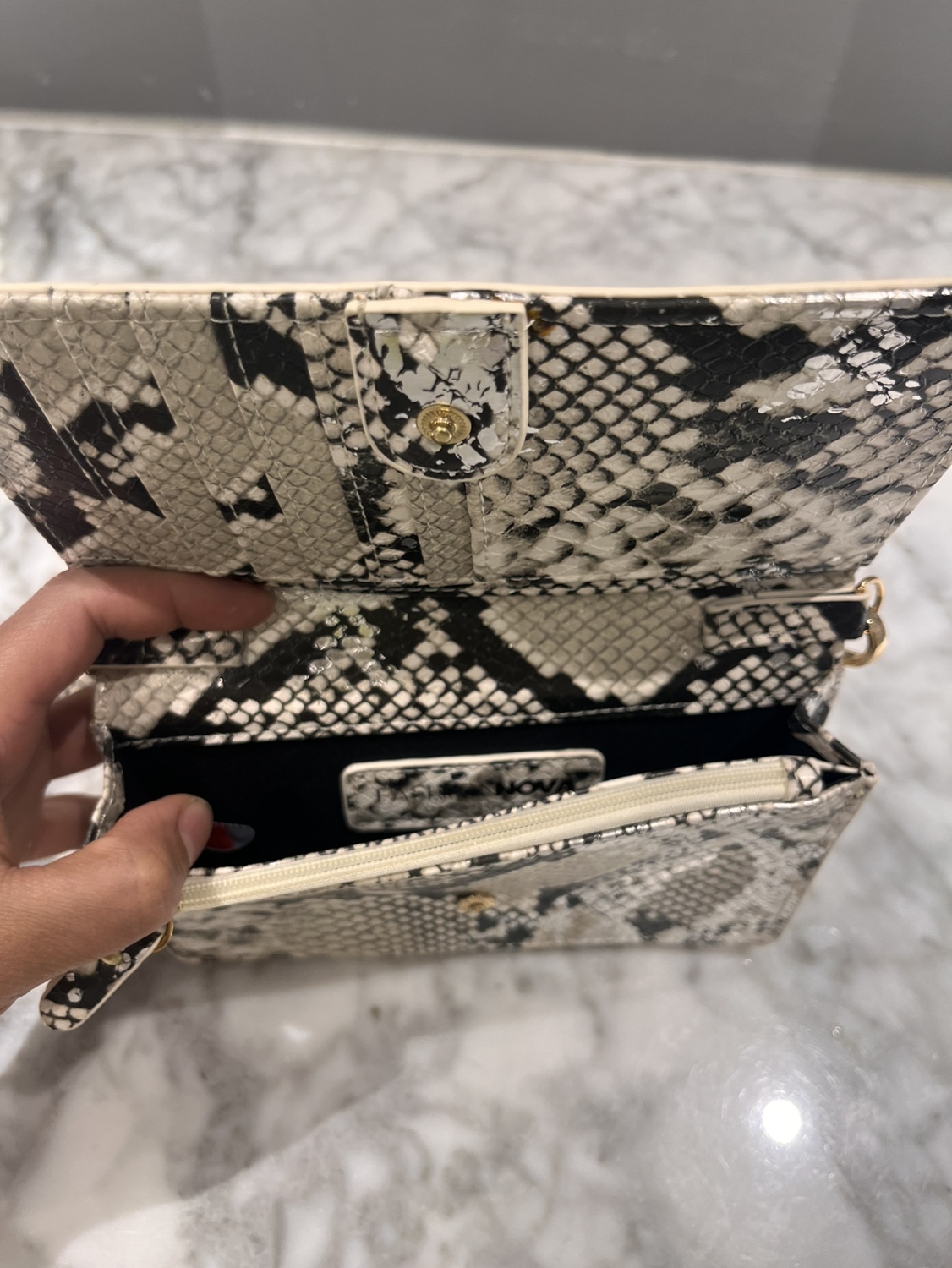 Fake Snake Skin Cross Body Bag - Fashion Nova image indicator(2)