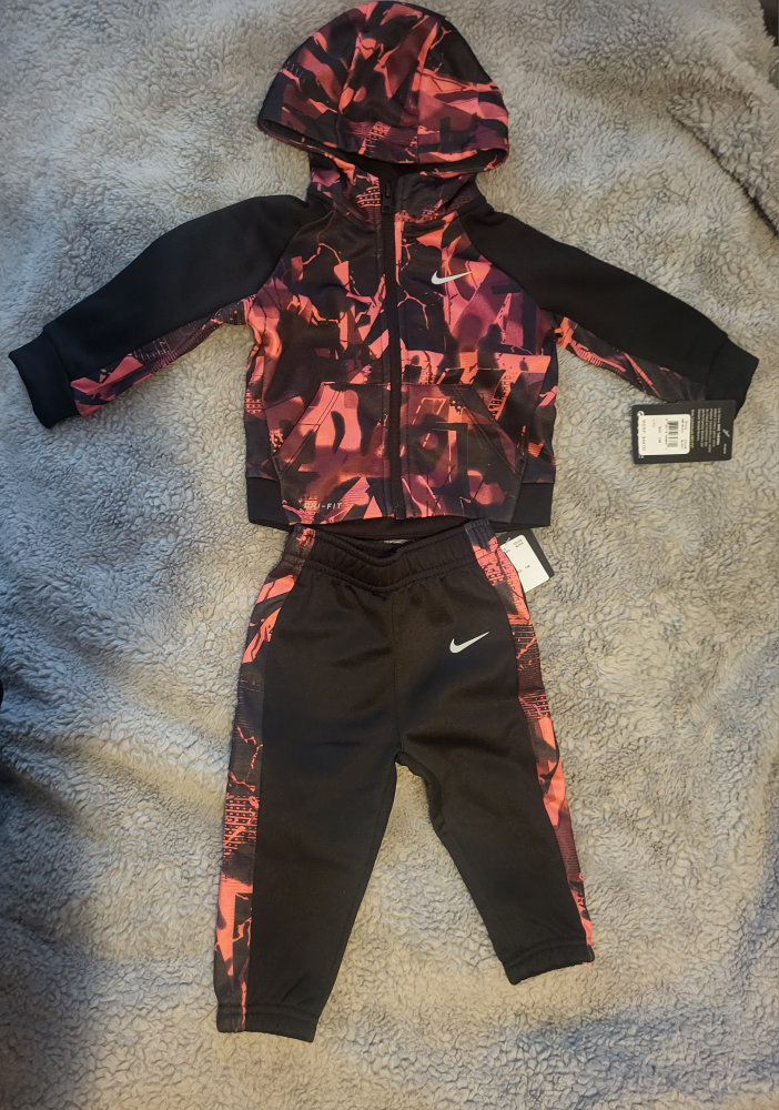 Nike Boy`s Dry Fit Therma Legacy 2 Piece Set-12M image indicator(2)