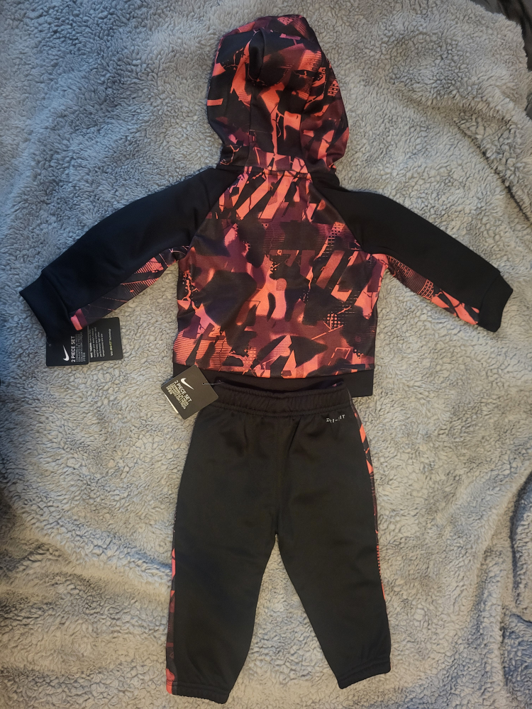 Nike Boy`s Dry Fit Therma Legacy 2 Piece Set-12M image indicator(9)