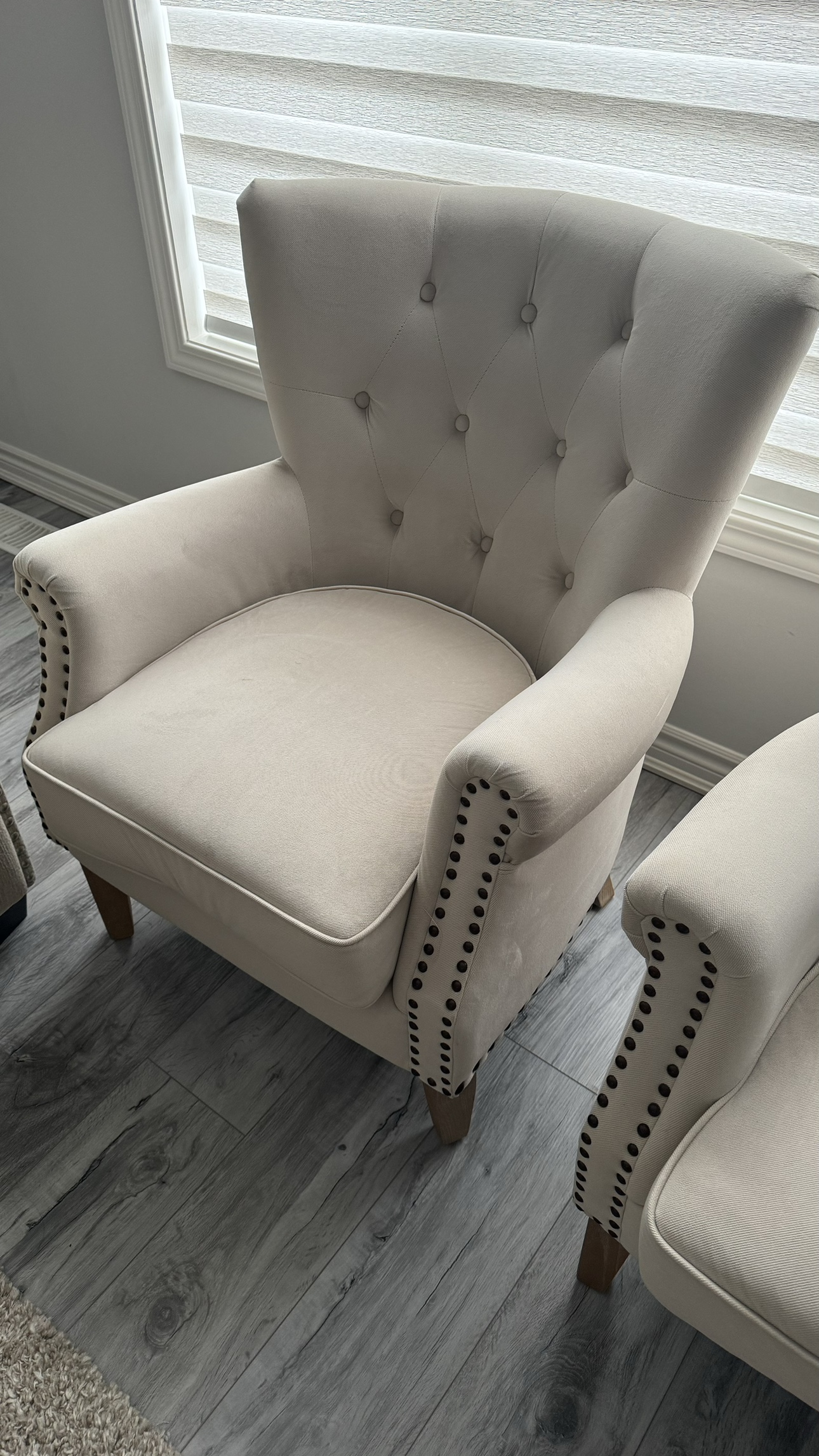 living room accent chairs - photo 2