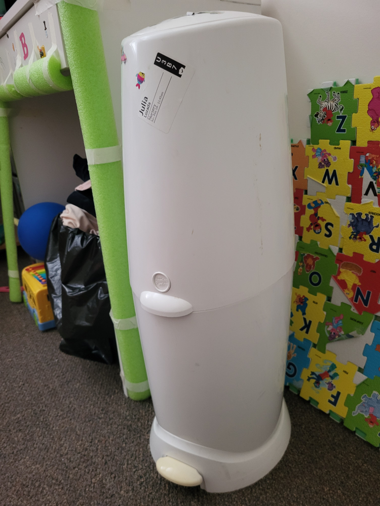 Genie diaper disposal bin