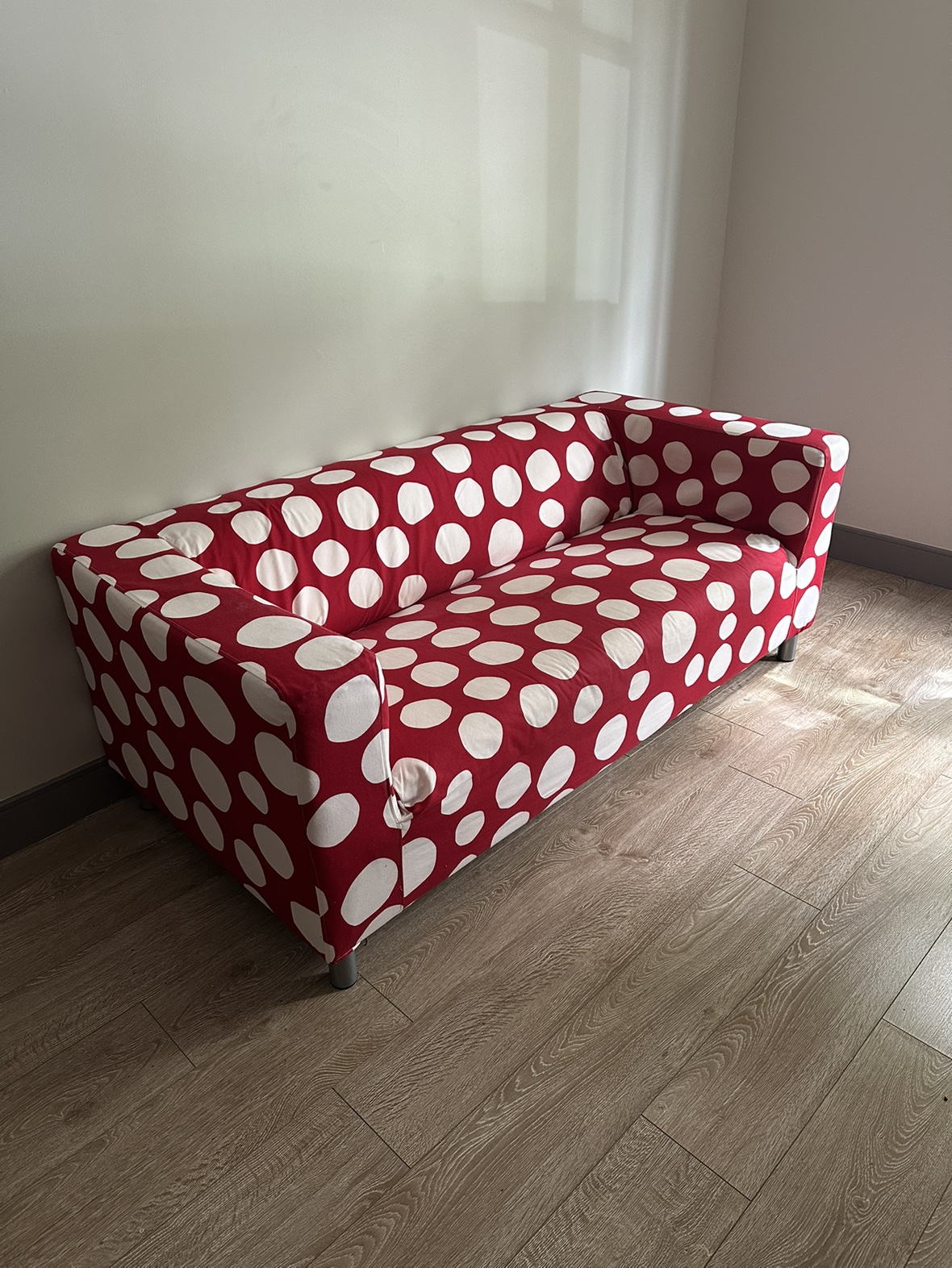SALE: KLIPPAN sofa | red & white - photo 2