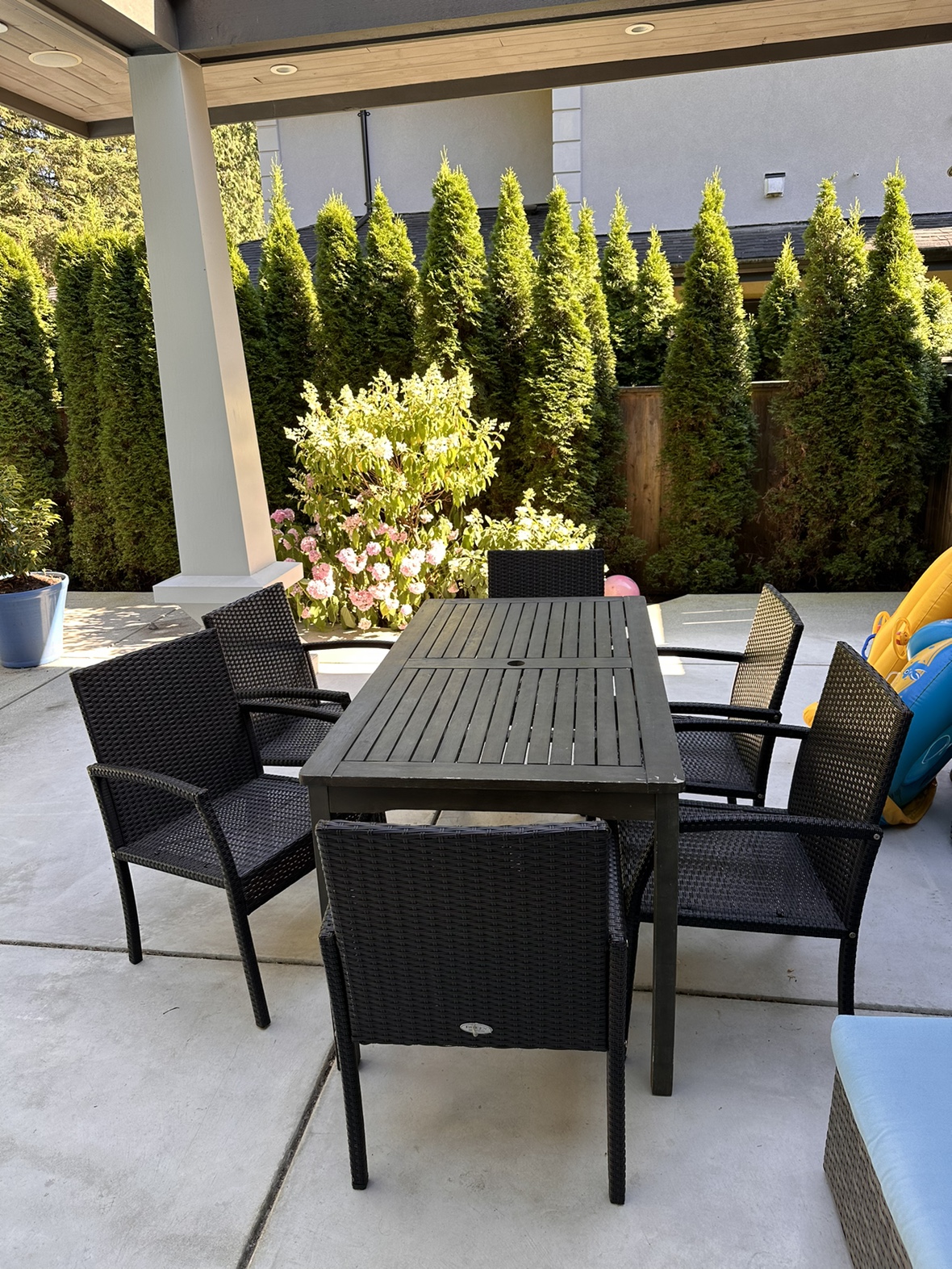 Outdoor patio table with 6 chairs