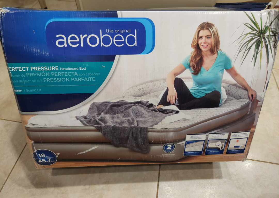 Brand new aerobed queen size air mattress with built in pump thumbnail
