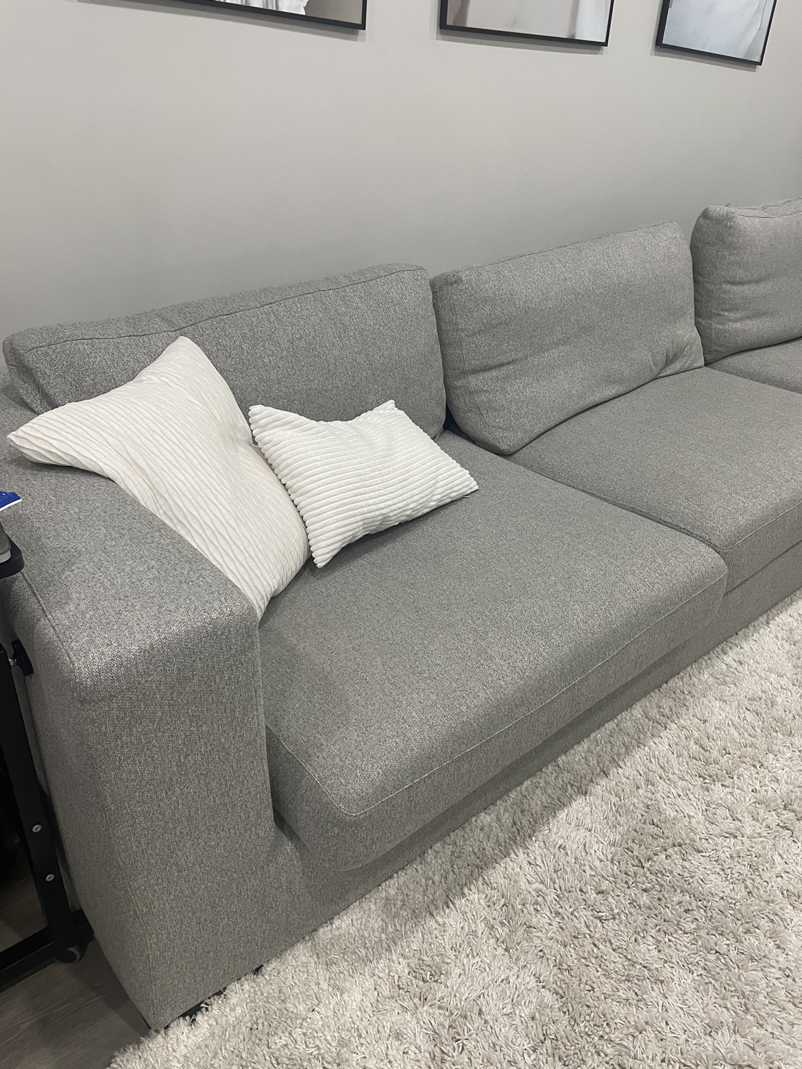 Large grey sectional couch. Made in Italy. NEGOTIABLE PRICE. - photo 5