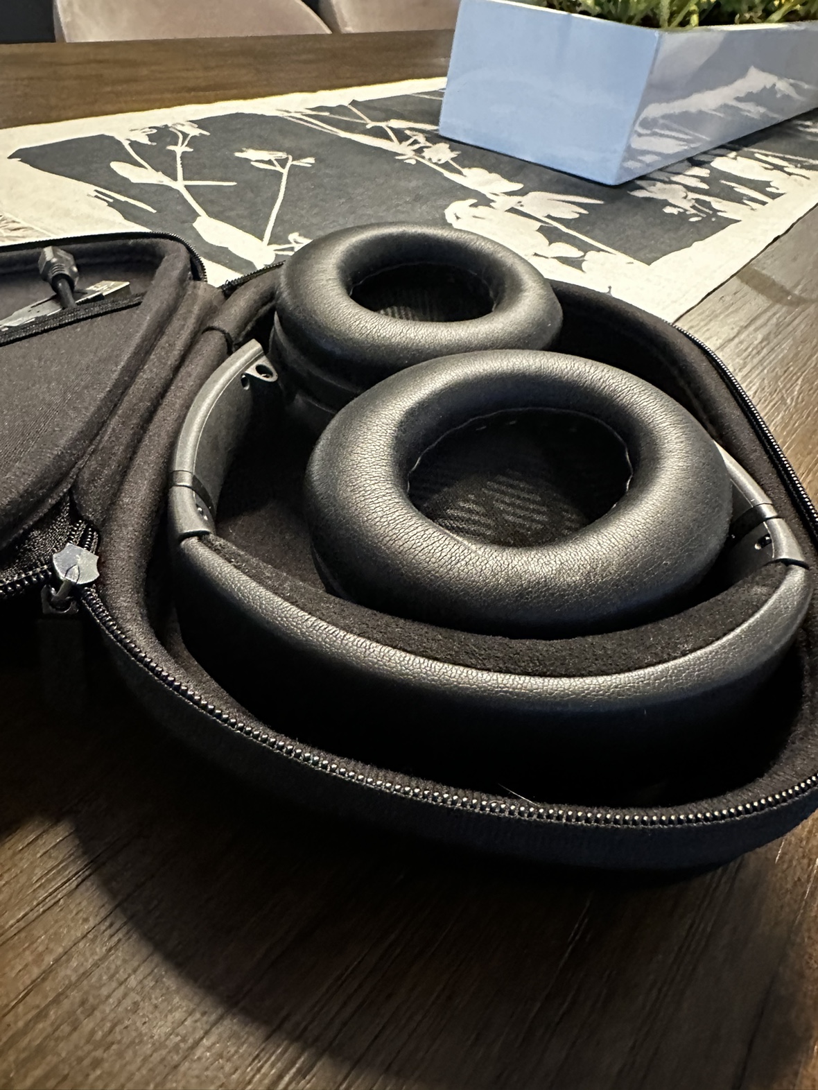 Bose quiet comfort noise cancelling headphones in black - photo 2