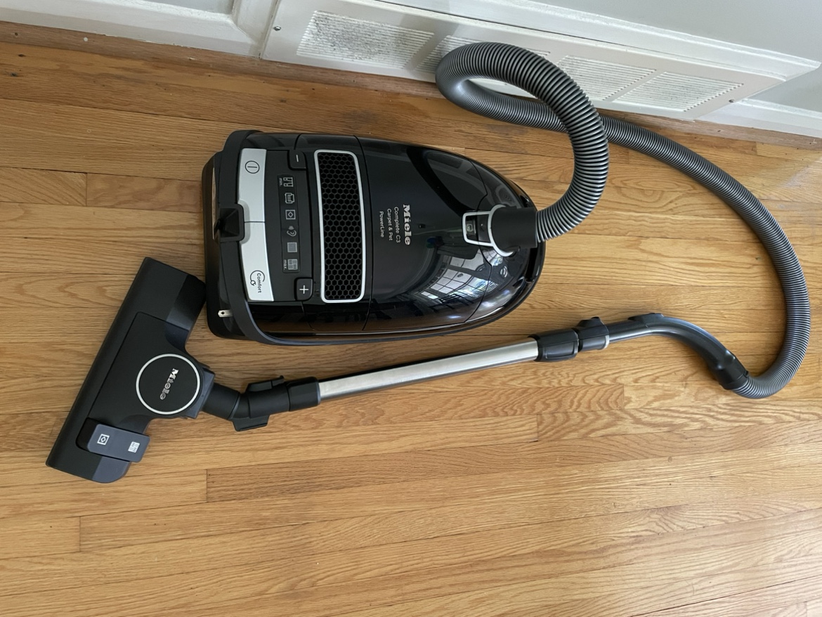 Miele Complete C3 Vacuum Cleaner black / Made in Germany image indicator(8)