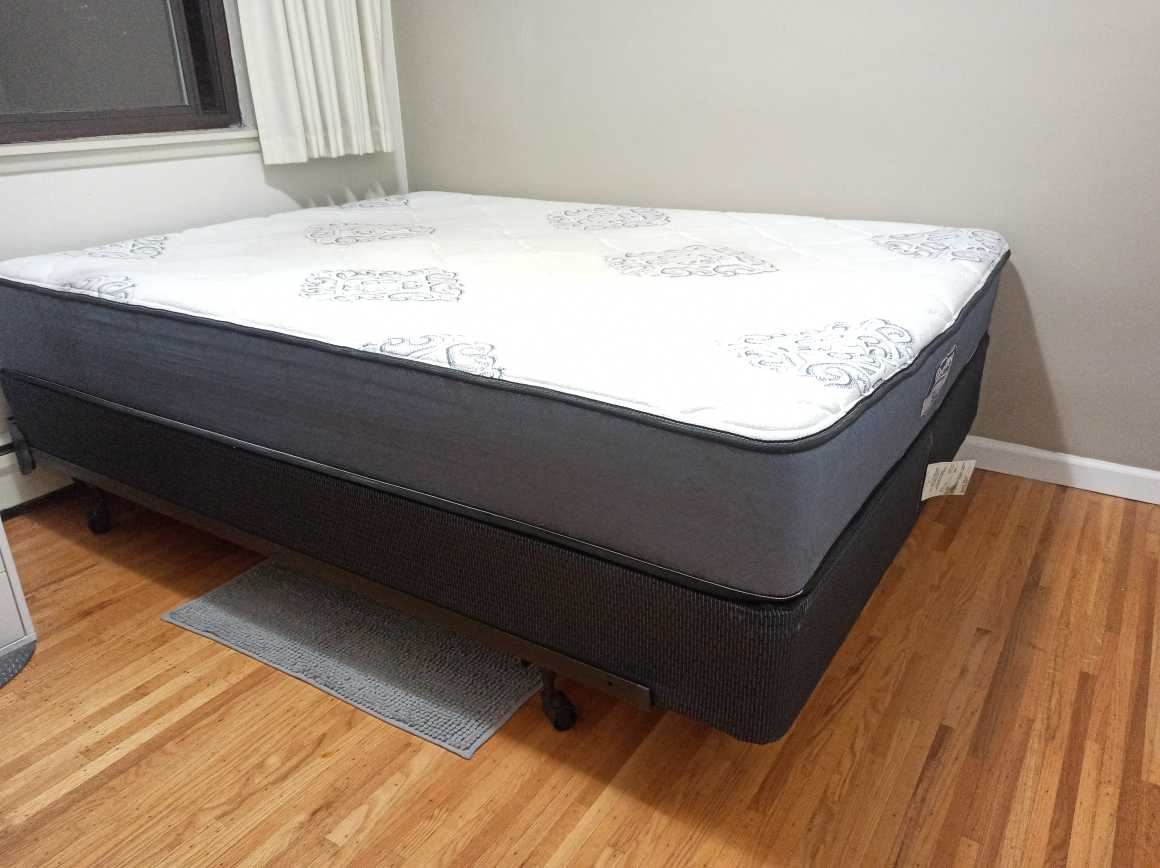 Beautyrest queen size bed and Mattress