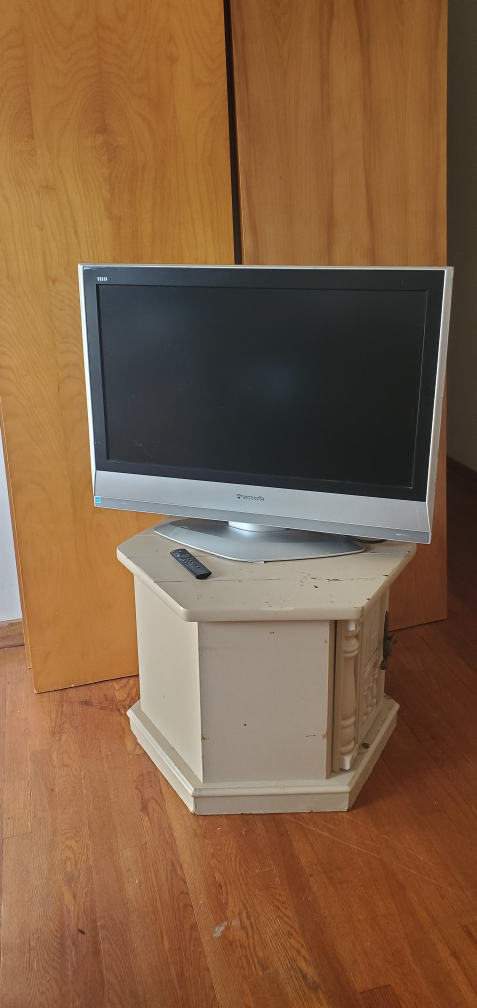 tv with stand - photo 2