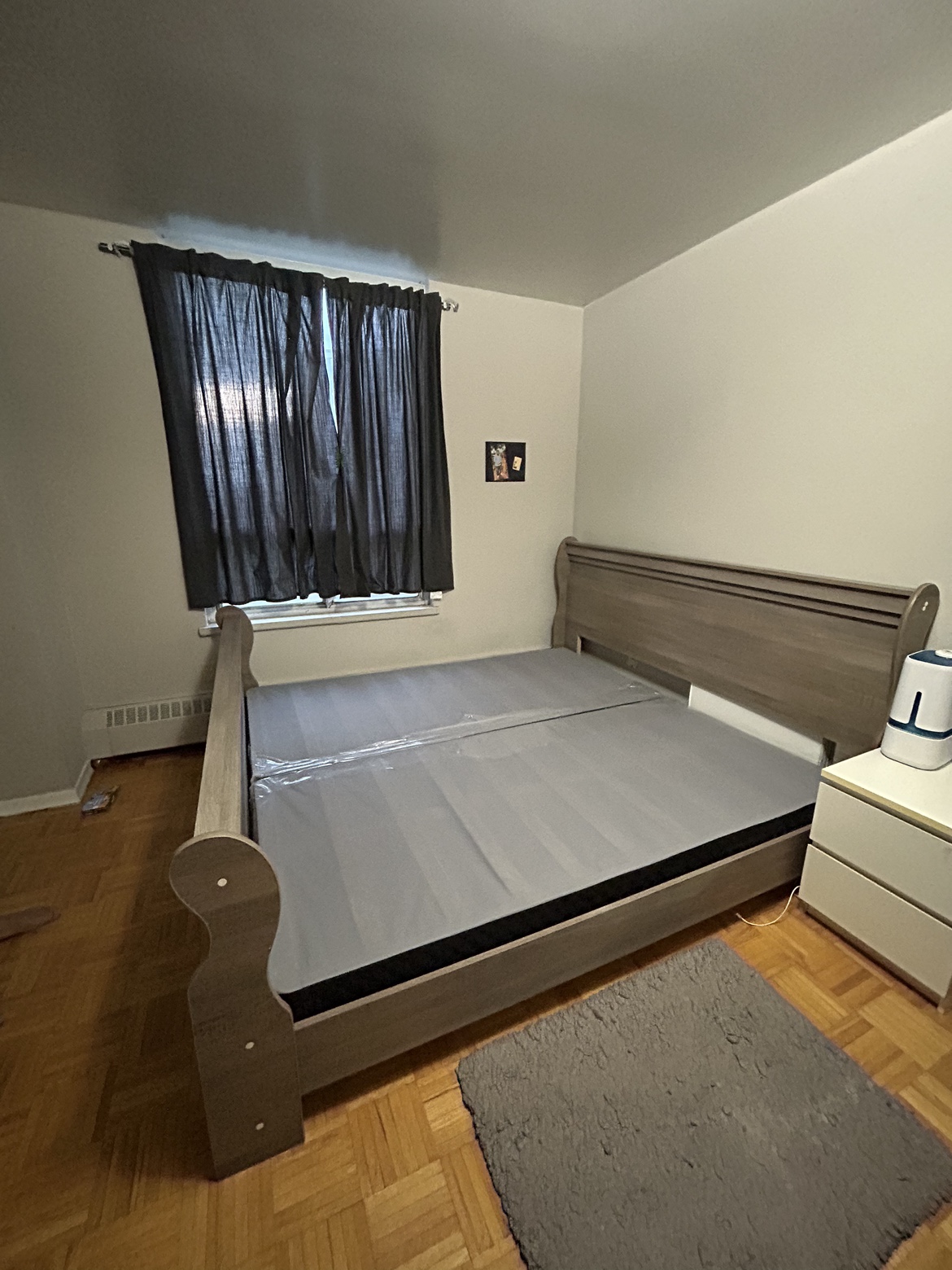King bed frame and bed box