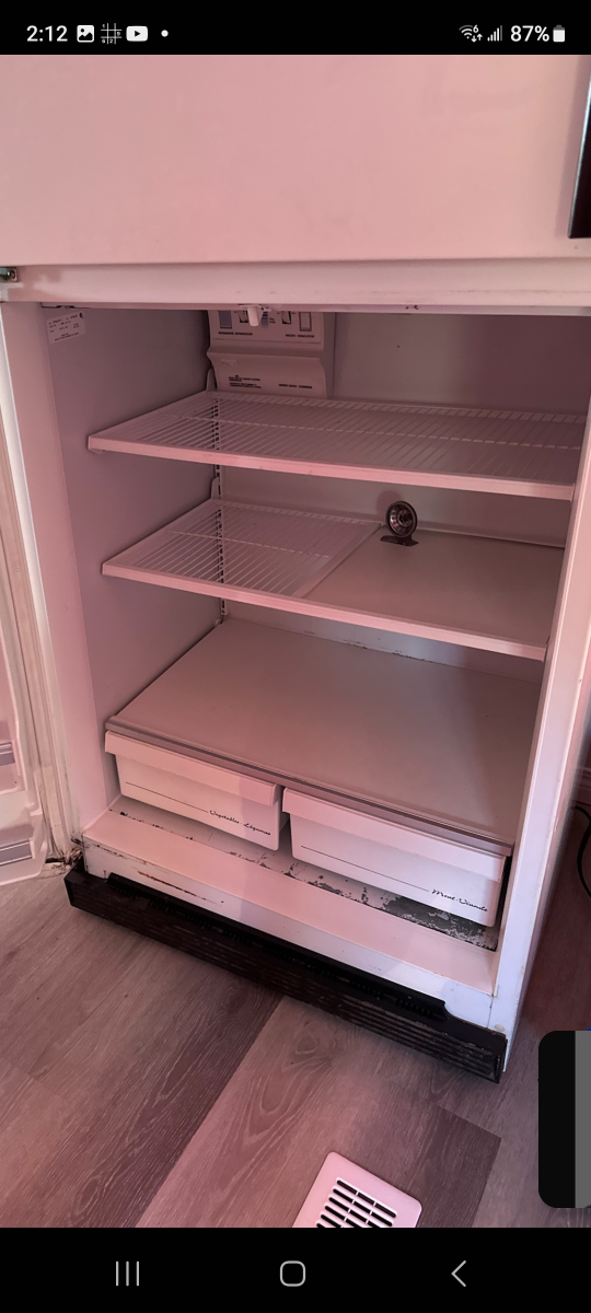 Fridge - photo 2