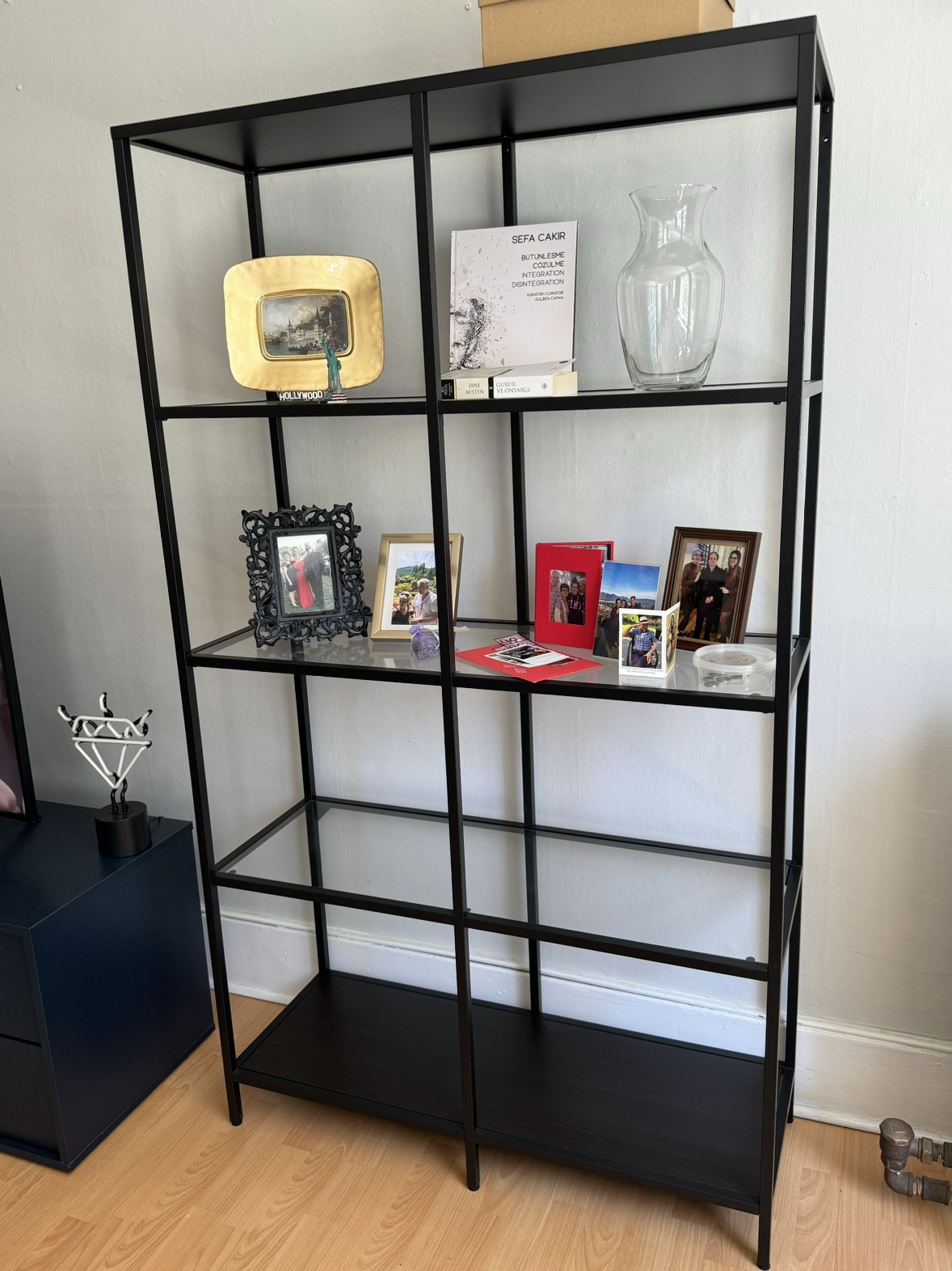 Bookshelf - photo 2
