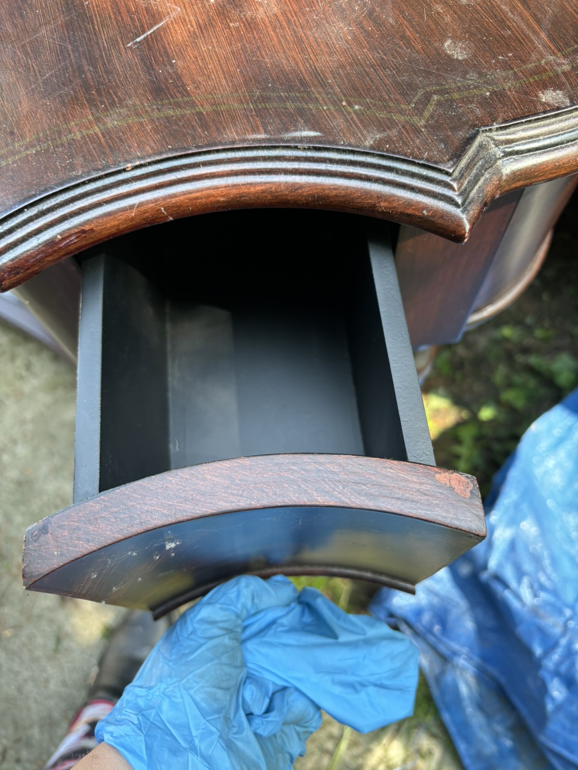 Table with side drawers image indicator(3)