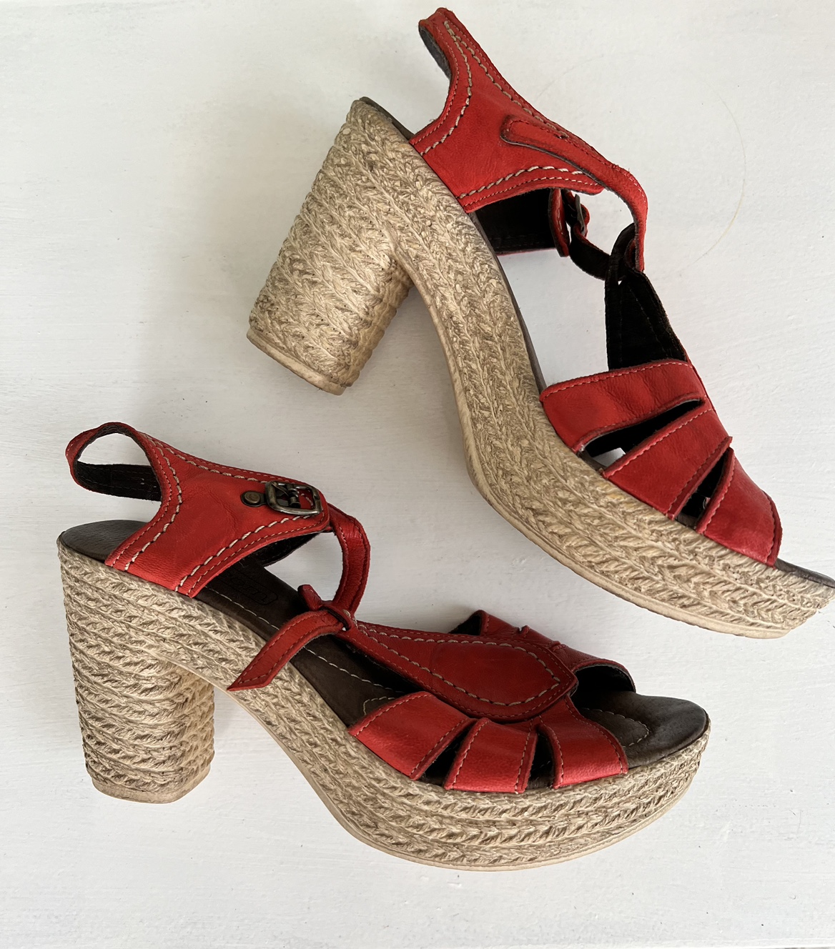 Women’s leather burnt orange/red strapy sandals image indicator(2)
