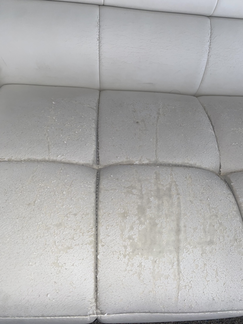 Couch - photo 2