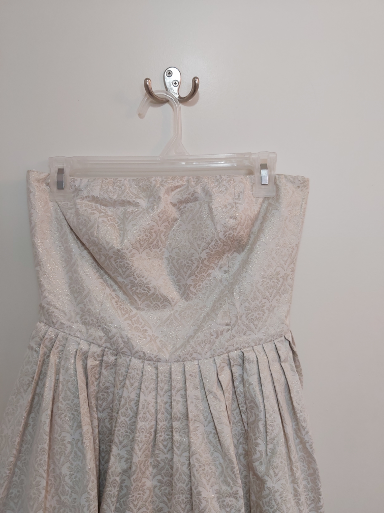 Strapless A line dress with pleats, size 2 image indicator(4)