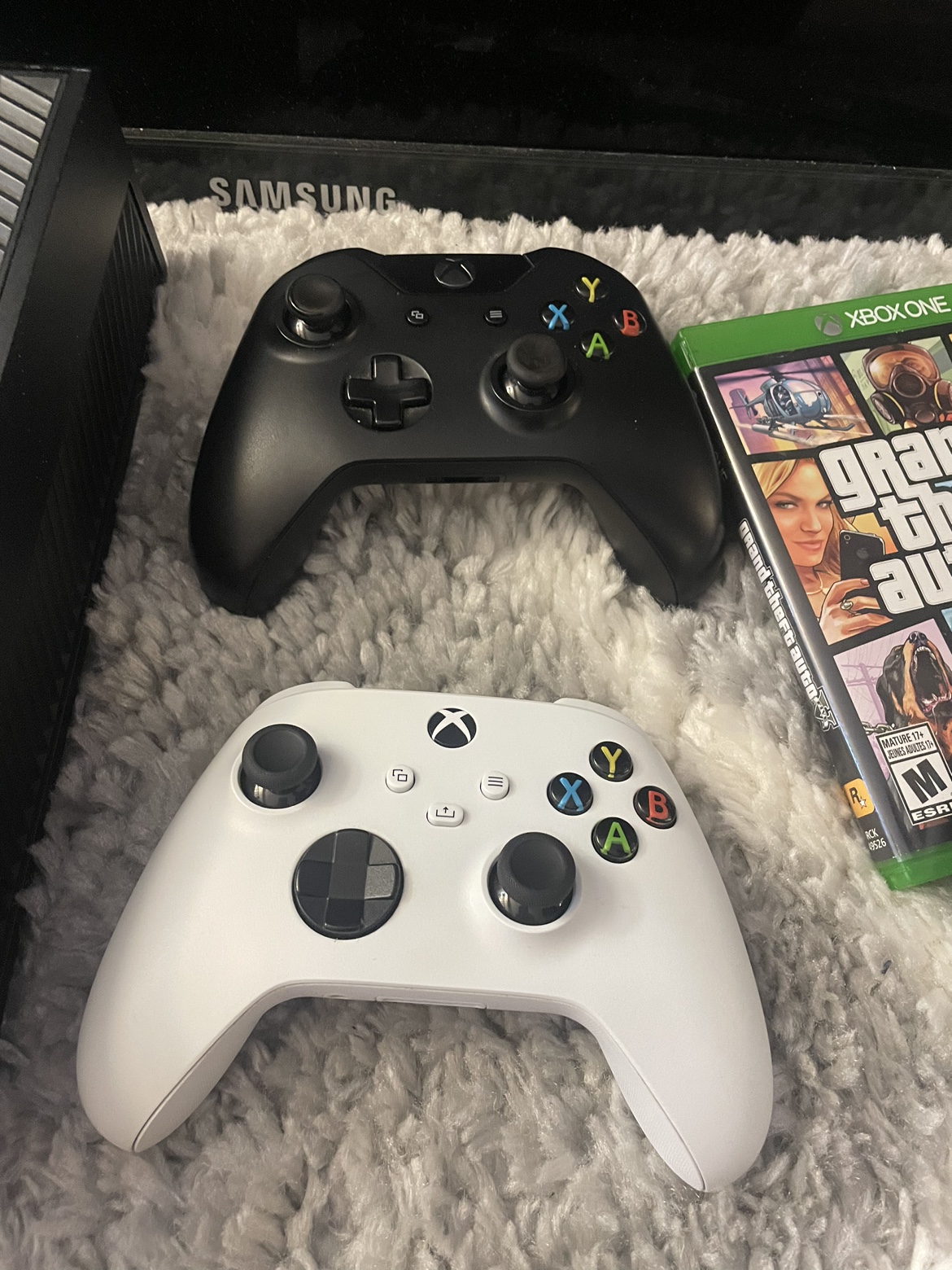 X-box 1, 5 games,2 controllers and Samsung tv - photo 2
