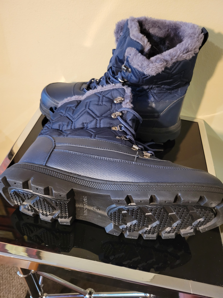Mens Size 12 Winter Boots image indicator(3)