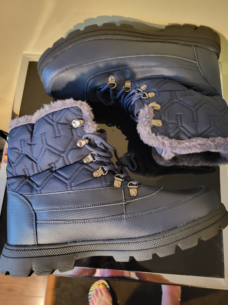 Mens Size 12 Winter Boots image indicator(4)