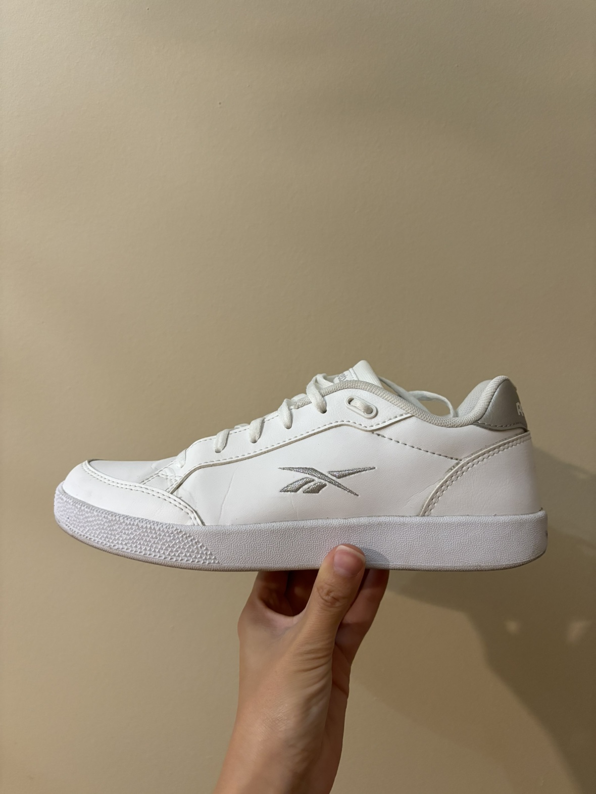Reebok white women’s shoes 7