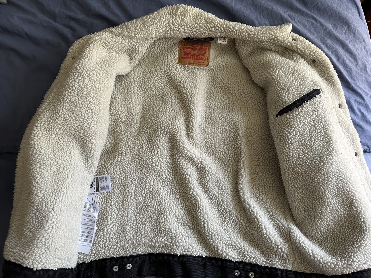 Men’s Levi’s Jean Jacket - Size Medium - photo 3
